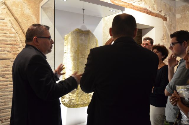 D. Manuel Pérez Sánchez diserta sobre la casulla del Obispo Diego de Rojas Contreras, pieza del mes del Museo de la Catedral de Murcia - 2, Foto 2