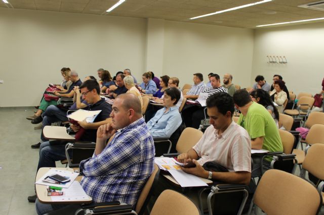 El Centro Local de Empleo acogi un taller para autnomos encaminado a promocionar su negocio a travs de las redes sociales, Foto 2