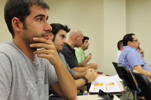 El Centro Local de Empleo acogi un taller para autnomos encaminado a promocionar su negocio a travs de las redes sociales, Foto 3