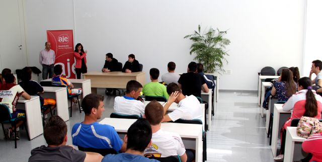 El Centro de Emprendedores atiende a más de 4.000 personas en materia de asesoramiento de formación y empleo - 1, Foto 1