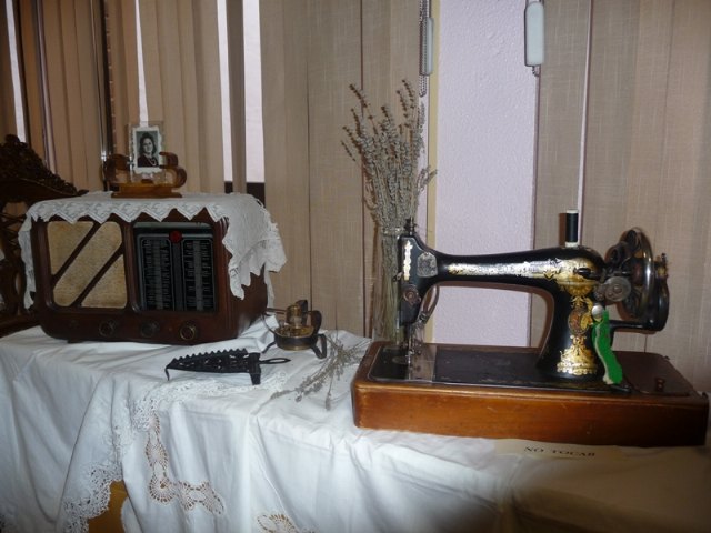 Los usuarios del Centro Social de Personas Mayores de Yecla organizan una exposición de objetos antiguos - 1, Foto 1