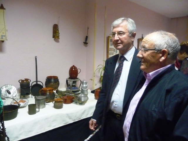 Los usuarios del Centro Social de Personas Mayores de Yecla organizan una exposición de objetos antiguos - 2, Foto 2