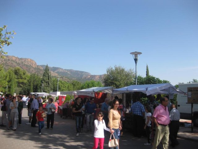 El mercadillo artesano de La Santa comienza la temporada del año con un gran xito de visitantes gracias a la buena jornada climatolgica - 2
