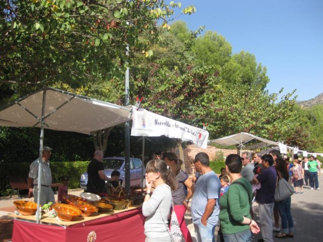El mercadillo artesano de La Santa comienza la temporada del año con un gran xito de visitantes gracias a la buena jornada climatolgica - 5