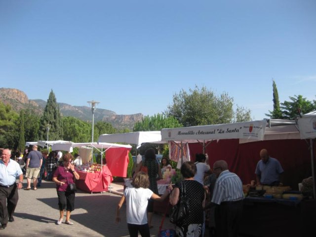 El mercadillo artesano de La Santa comienza la temporada del año con un gran xito de visitantes gracias a la buena jornada climatolgica - 6