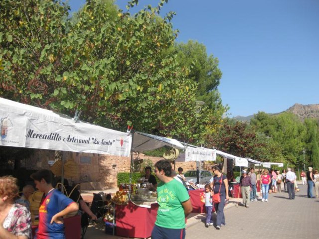 El mercadillo artesano de La Santa comienza la temporada del año con un gran xito de visitantes gracias a la buena jornada climatolgica - 7
