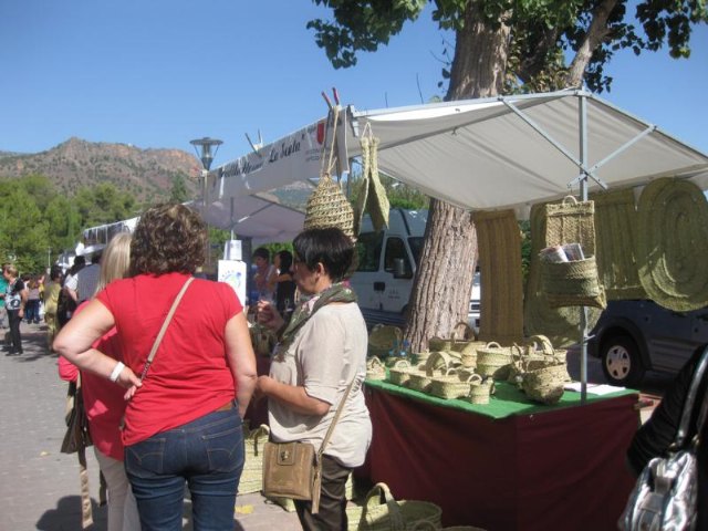 El mercadillo artesano de La Santa comienza la temporada del año con un gran xito de visitantes gracias a la buena jornada climatolgica - 18