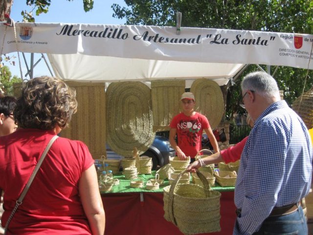 El mercadillo artesano de La Santa comienza la temporada del año con un gran xito de visitantes gracias a la buena jornada climatolgica - 19