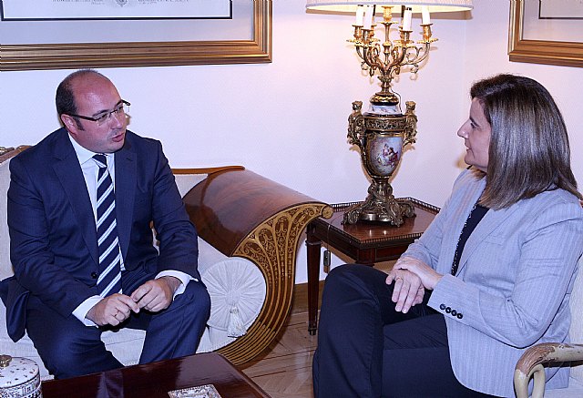 Pedro Antonio Sánchez aborda con Fátima Báñez medidas de empleo juvenil y nuevas acciones para desempleados mayores de 55 años - 1, Foto 1