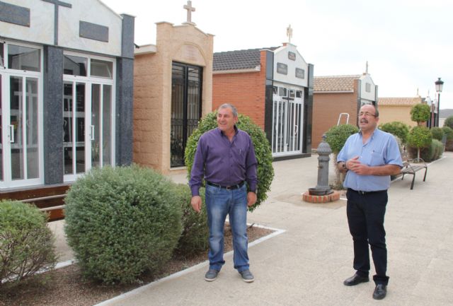 El Ayuntamiento incrementa el servicio de transporte público y habilita un millar de plazas de aparcamiento en el Cementerio San Damián para el Día de los Santos 2013 - 1, Foto 1