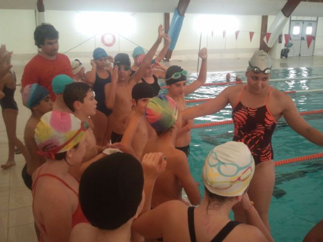 Alumnos de Pozo Estrecho se acercan al mundo de la natación - 2, Foto 2