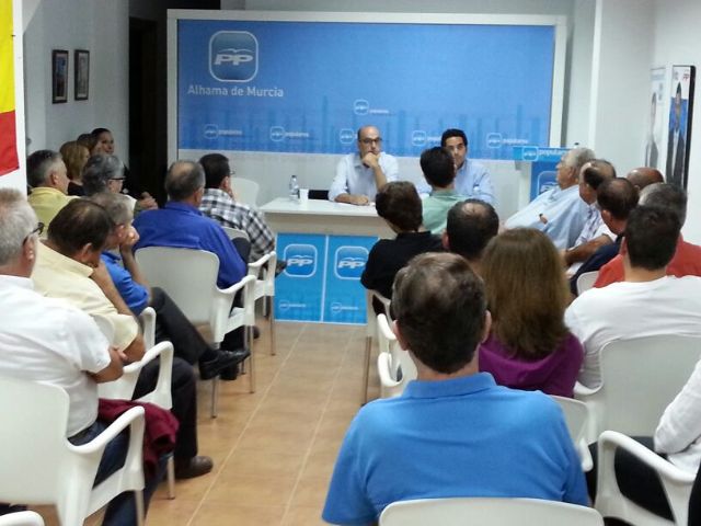 Interesante charla sobre jvenes empresarios, impartida en la sede del pp de Alhama, Foto 2