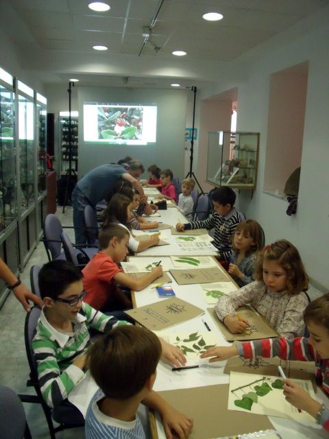 Una decena de niños y niñas de Jumilla participan en la actividad infantil Crea tu herbario - 2, Foto 2