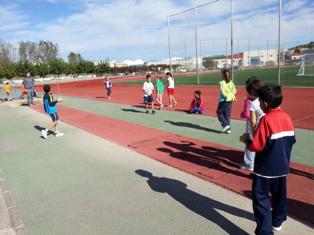 El alumnado de tercero de Primaria cierra las Jornadas de Atletismo de Deporte Escolar - 1, Foto 1