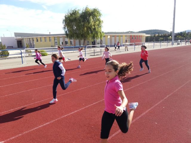 El alumnado de tercero de Primaria cierra las Jornadas de Atletismo de Deporte Escolar - 3, Foto 3