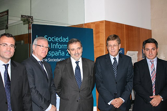 Valcárcel resalta la importante revolución tecnológica y digital que la sociedad murciana ha experimentado en los últimos años - 2, Foto 2