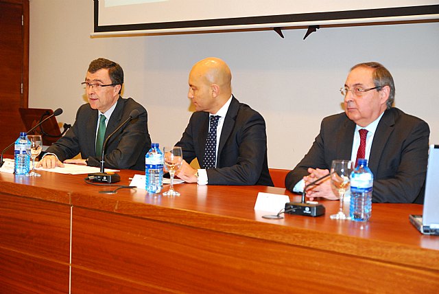 La Comunidad y el Gobierno central promueven iniciativas para lograr un sector comercial más dinámico y competitivo - 1, Foto 1