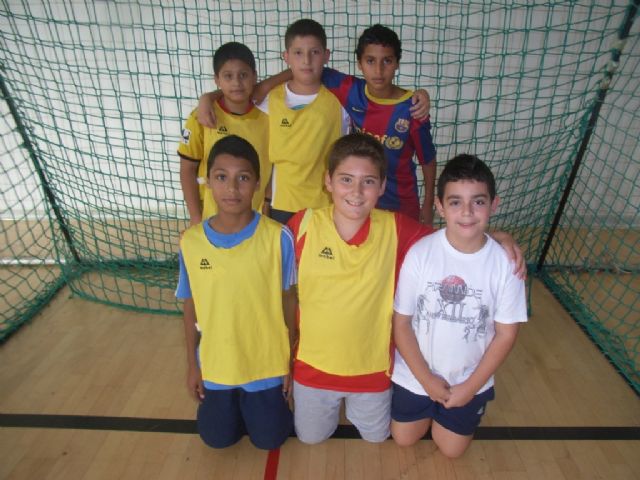 La concejalía de Deportes organizó jornadas de fútbol sala y baloncesto, correspondiente a la fase local del programa de Deporte Escolar - 2, Foto 2