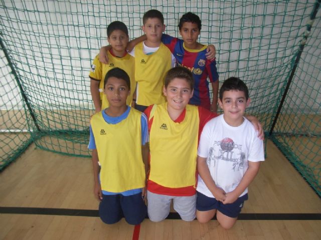 La concejalía de Deportes organizó jornadas de fútbol sala y baloncesto, correspondiente a la fase local del programa de Deporte Escolar - 2, Foto 2