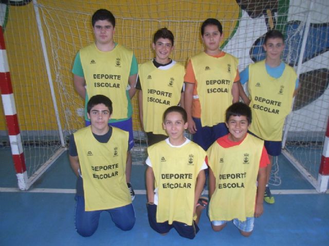 La concejalía de Deportes organizó jornadas de fútbol sala y baloncesto, correspondiente a la fase local del programa de Deporte Escolar - 3, Foto 3