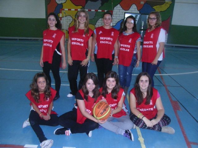 La concejalía de Deportes organizó jornadas de fútbol sala y baloncesto, correspondiente a la fase local del programa de Deporte Escolar - 5, Foto 5