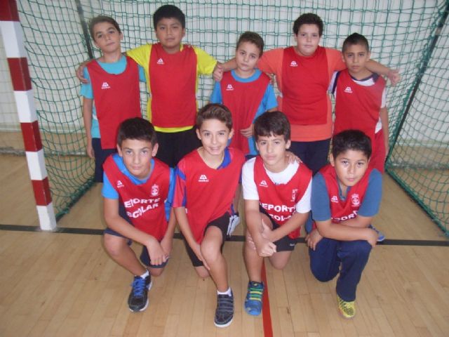 The Department of Sports organized days of football and basketball, corresponding to the local stage school sport program, Foto 7