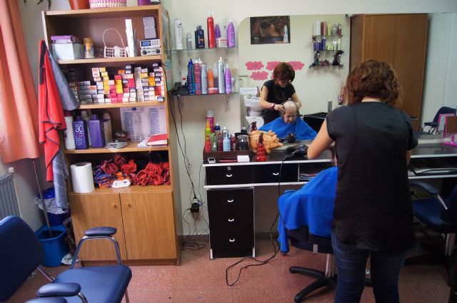 Aprueban el pliego de cláusulas para el proceso de licitación y adjudicación del nuevo Servicio de Peluquería en el Centro Municipal de Personas Mayores de la Plaza Balsa Vieja - 1, Foto 1