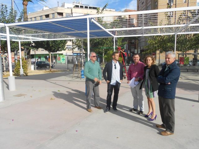 Comienzan a instalar la cubierta de la pérgola del jardín Chino - 1, Foto 1