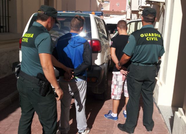 La Guardia Civil desmantela una banda dedicada a atracar a personas en estado de embriaguez - 1, Foto 1