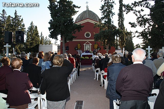 La tradicional Misa de Ánimas en el Cementerio Municipal Nuestra Sra. del Carmen se celebrará este sábado, día 2, Foto 1