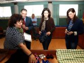 El director de Política Social entrega en Ceutí los diplomas a los alumnos del curso de reparación de prendas de vestir