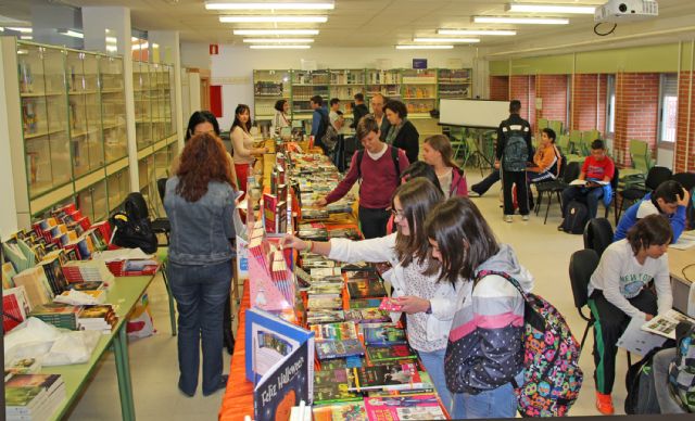 El Instituto Rambla de Nogalte organiza una Feria del Libro, en colaboración con las librerías locales - 1, Foto 1