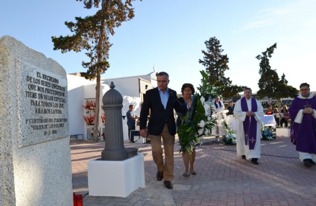 Cerca de medio millar de aguileños asisten a una Misa en memoria de los Fieles Difuntos- 2013 - 2, Foto 2