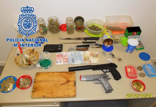 La Policía Nacional desmantela un punto de venta de droga en un domicilio del Barrio del Carmen de Murcia - 1, Foto 1