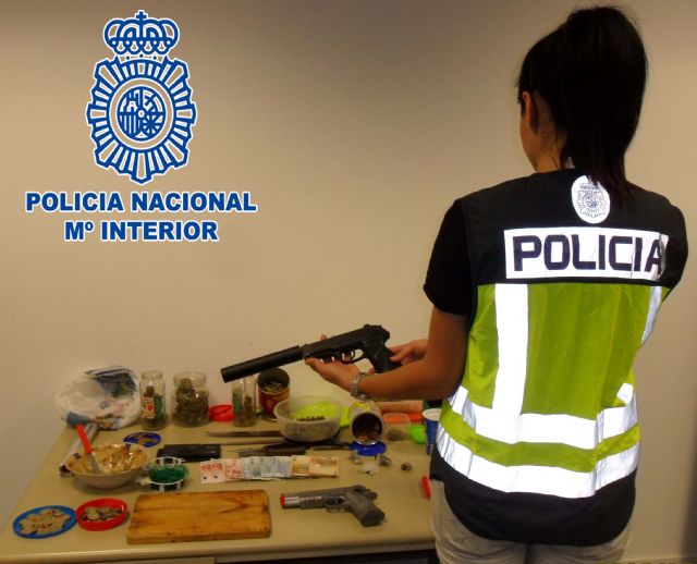 La Policía Nacional desmantela un punto de venta de droga en un domicilio del Barrio del Carmen de Murcia - 2, Foto 2