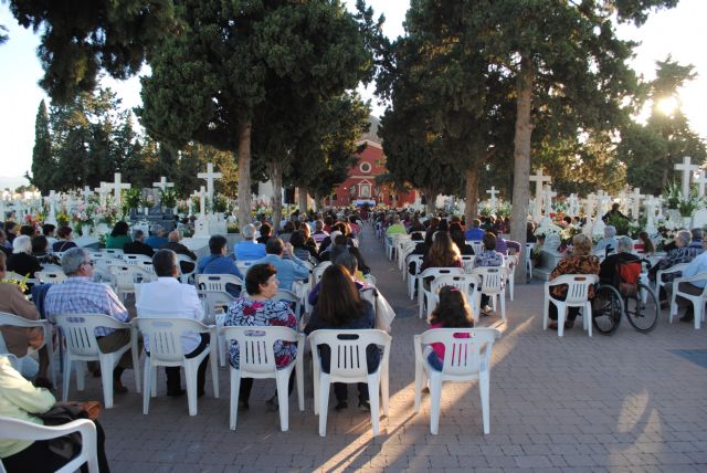 Autoridades municipales acuden a la misa de Ánimas en el Cementerio Municipal Nuestra Sra. del Carmen - 2, Foto 2