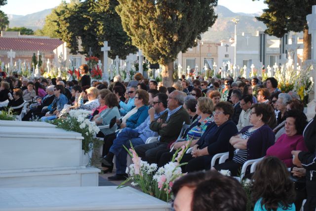 Autoridades municipales acuden a la misa de Ánimas en el Cementerio Municipal Nuestra Sra. del Carmen - 3, Foto 3