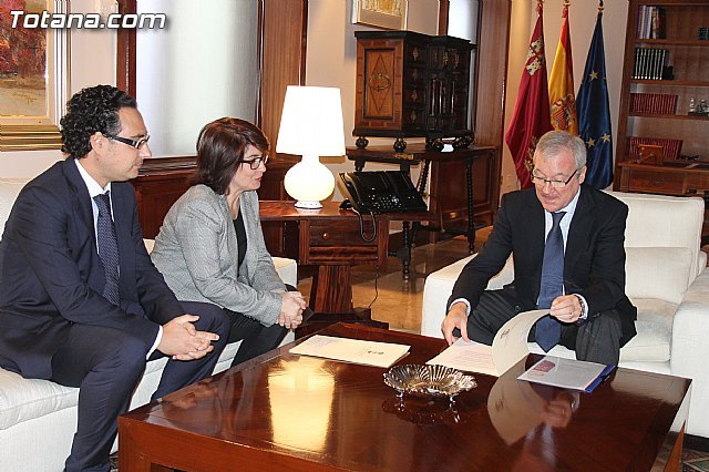 La alcaldesa pide a Valcárcel que medie con el Ministerio de Agricultura para regularizar los terrenos de secano, Foto 1