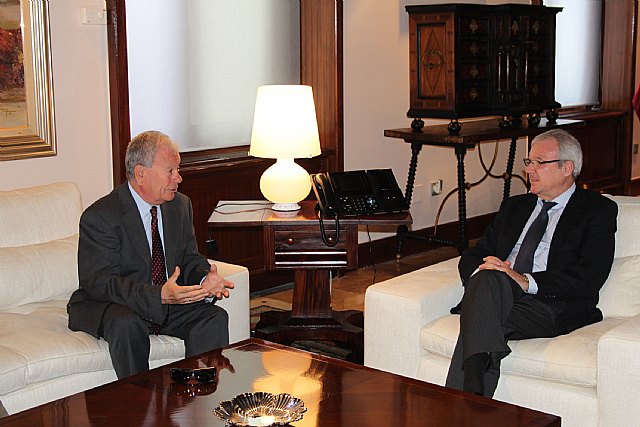 Valcárcel recibe a la directiva de la Asociación de Laringectomizados de Murcia - 2, Foto 2