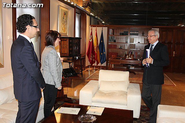 La alcaldesa pide a Valcrcel que medie con el Ministerio de Agricultura para regularizar los terrenos de secano - 4