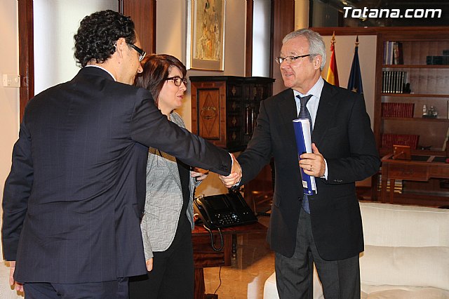 La alcaldesa pide a Valcrcel que medie con el Ministerio de Agricultura para regularizar los terrenos de secano - 5