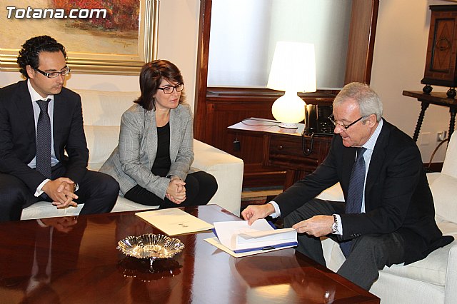 La alcaldesa pide a Valcrcel que medie con el Ministerio de Agricultura para regularizar los terrenos de secano - 9