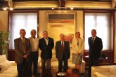Valcárcel recibe a la directiva de la Asociación de Laringectomizados de Murcia