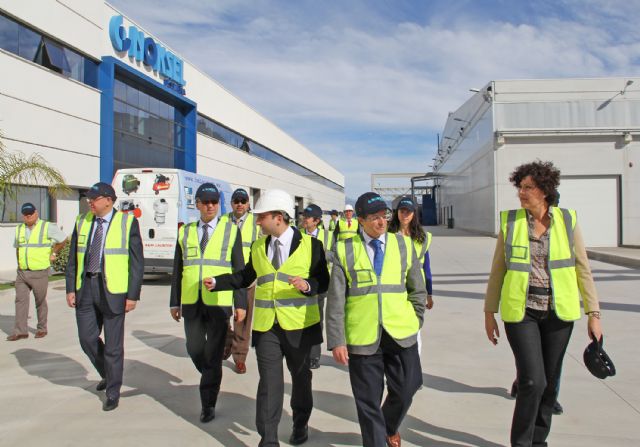 La alcaldesa de Puerto Lumbreras y el alcalde de Lorca visitan las instalaciones de la Factoría multinacional de metalurgia Noksel junto al director general de Acuamed - 2, Foto 2