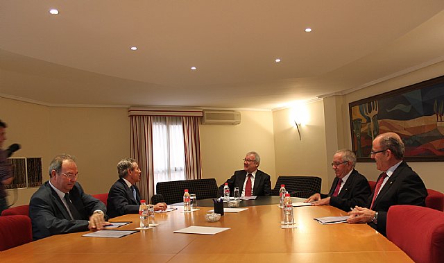 Valcárcel valora la confianza de los empresarios en la economía regional por el dinamismo de las exportaciones - 1, Foto 1