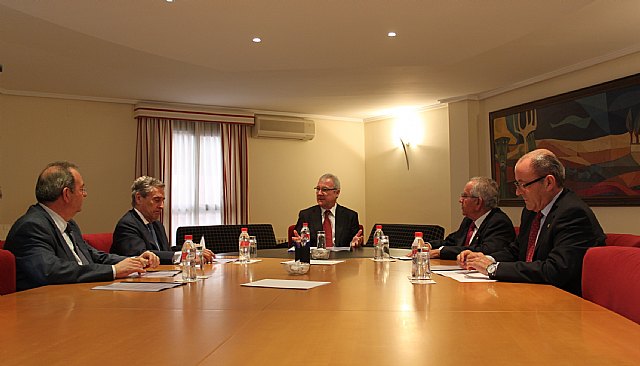 Valcárcel valora la confianza de los empresarios en la economía regional por el dinamismo de las exportaciones - 2, Foto 2