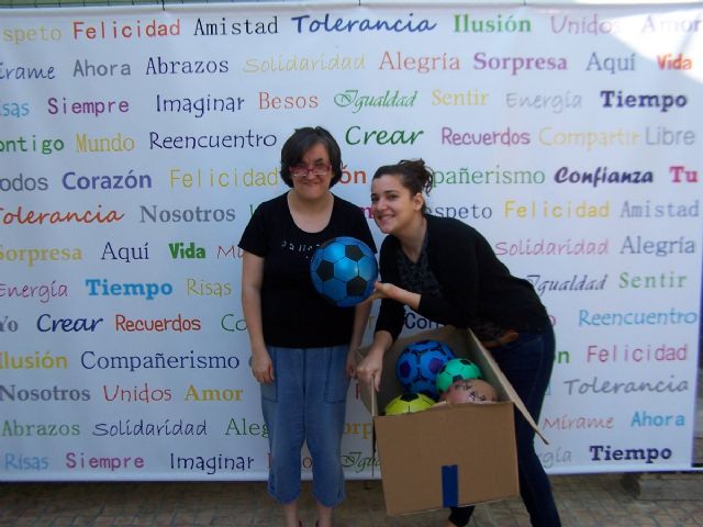 Los chicos del Centro de Da Las Salinas ya tienen preparado su calendario con divertidas fotografas de ellos mismos, Foto 1