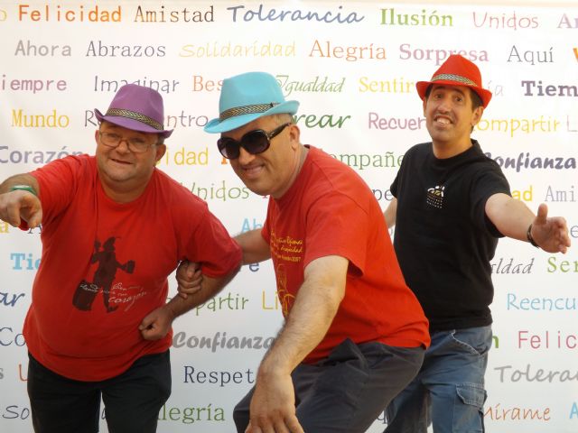 Los chicos del Centro de Da Las Salinas ya tienen preparado su calendario con divertidas fotografas de ellos mismos, Foto 4