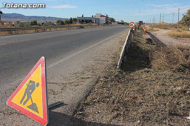 El ayuntamiento lleva a cabo un plan de choque de limpieza de caminos - 4