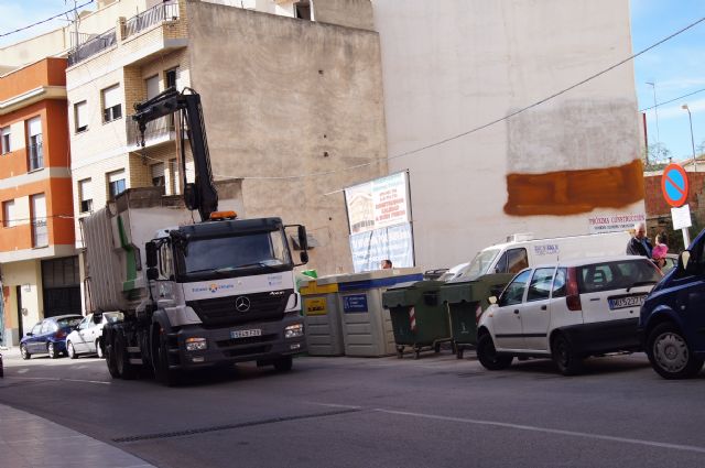 El vidrio continúa siendo el residuo que más reciclan los vecinos en los puntos limpios de Totana, seguido del papel-cartón, Foto 1